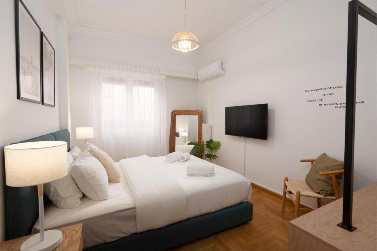 Vibrant Urban Getaway: Charming 2-Bedroom Near Bars, Parks, And Metro Athens Exterior photo