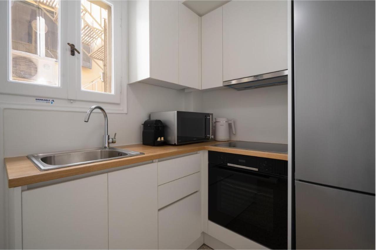 Vibrant Urban Getaway: Charming 2-Bedroom Near Bars, Parks, And Metro Athens Exterior photo
